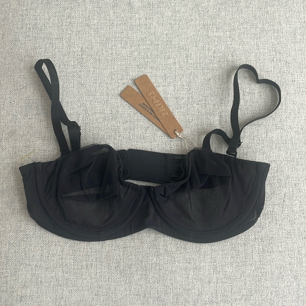 ULTRA FINE MESH STRAPLESS BRA | ONYX × 1
ONYX / 32 / B